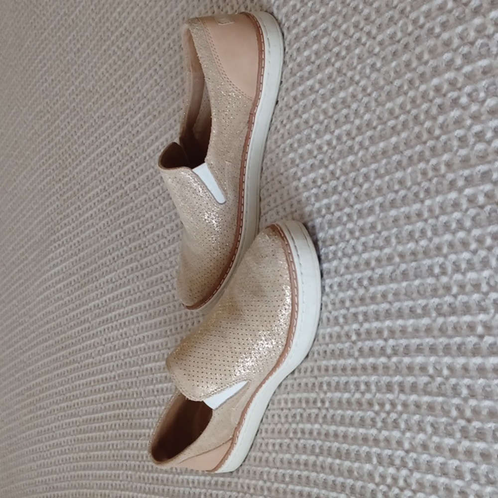 Shoes - Picture 3 of 4